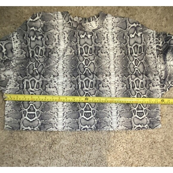 Bershka Womens Top Shirt Snake Print Long Sleeve Dolman Sleeves Size Small - Picture 6 of 7